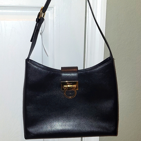 Ferragamo Shoulder Bag Black. Great condition. - Picture 4 of 5